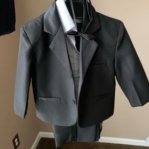 Men’s warehouse kids 2T suits